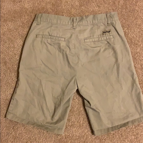 Sixflags shorts - Picture 2 of 4